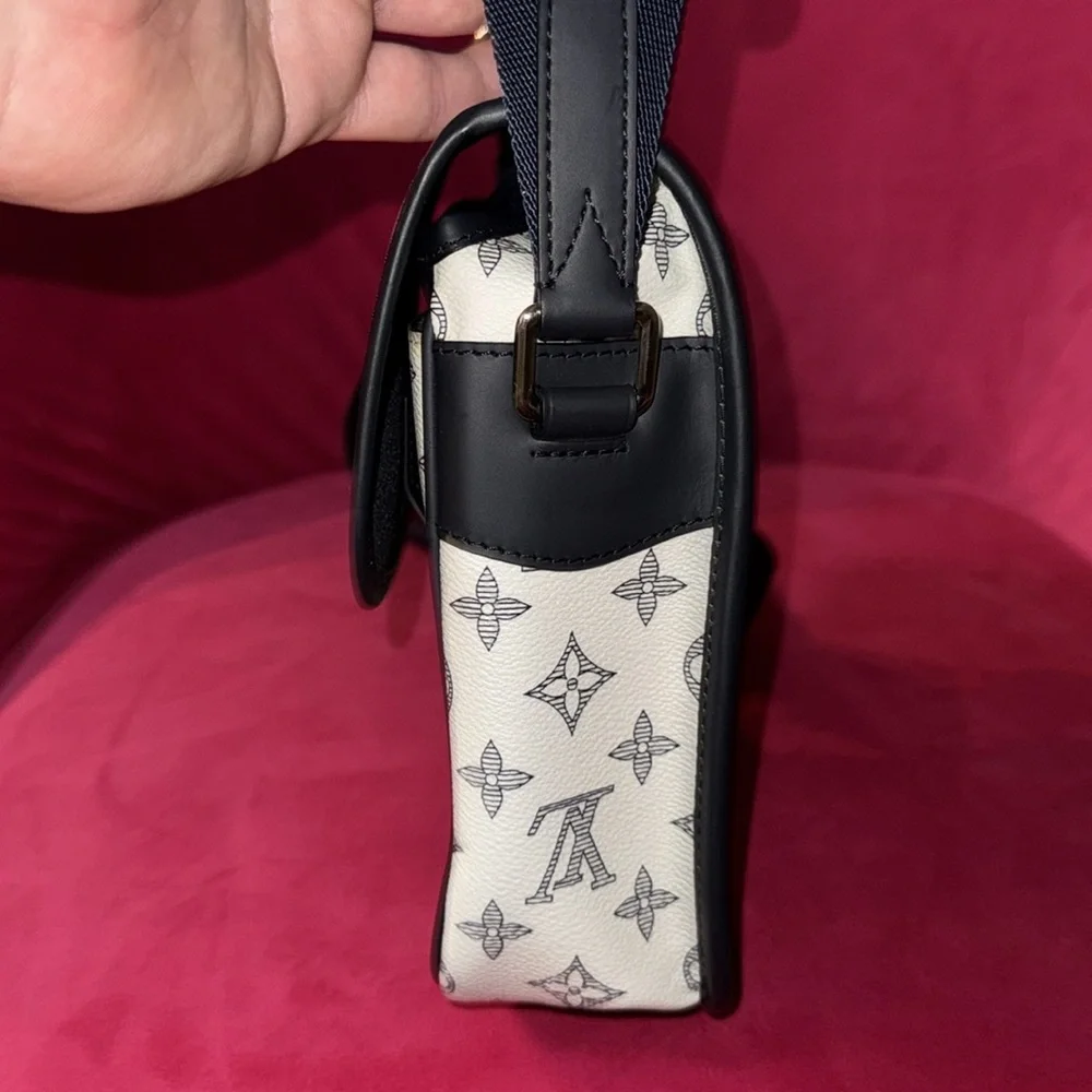 Louis Vuitton Chapman collection Giraffe Messenger BB Bag